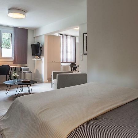 Unique Semi-Basement Stay At The Foot Of The Acropolis Athens Luaran gambar