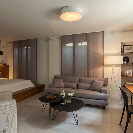 Unique Semi-Basement Stay At The Foot Of The Acropolis Athens Luaran gambar