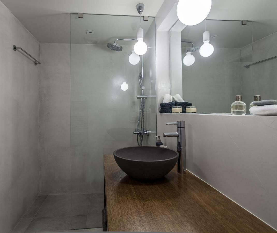 Unique Semi-Basement Stay At The Foot Of The Acropolis Athens Luaran gambar