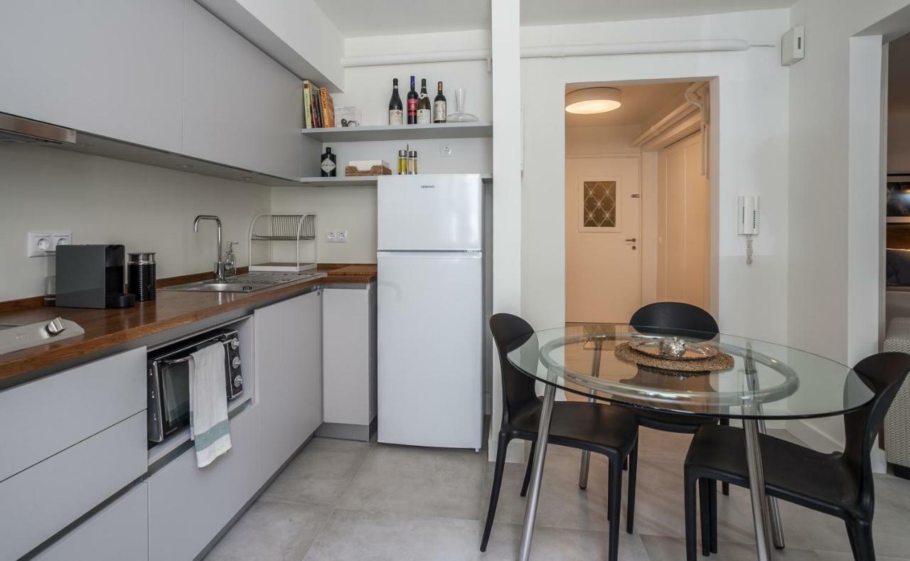 Unique Semi-Basement Stay At The Foot Of The Acropolis Athens Luaran gambar