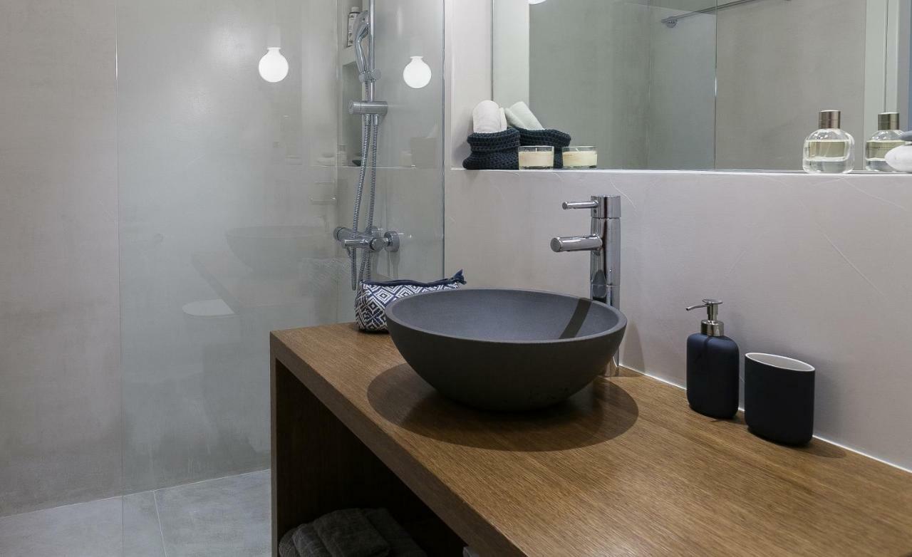 Unique Semi-Basement Stay At The Foot Of The Acropolis Athens Luaran gambar