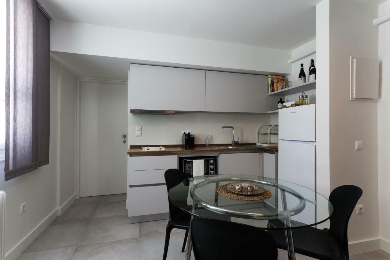 Unique Semi-Basement Stay At The Foot Of The Acropolis Athens Luaran gambar