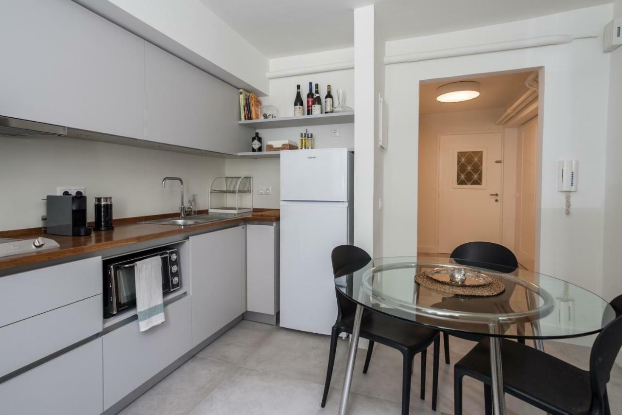 Unique Semi-Basement Stay At The Foot Of The Acropolis Athens Luaran gambar
