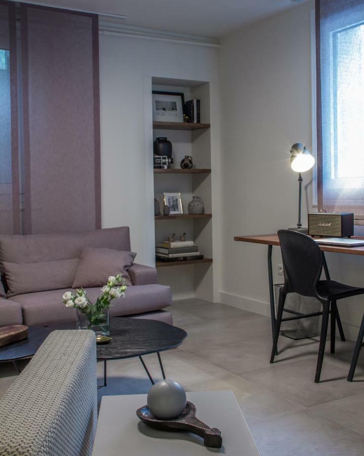 Unique Semi-Basement Stay At The Foot Of The Acropolis Athens Luaran gambar