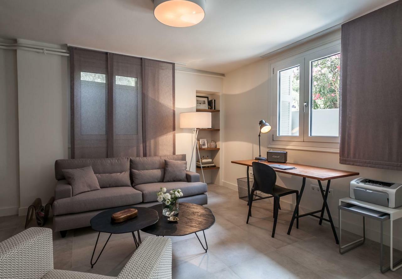 Unique Semi-Basement Stay At The Foot Of The Acropolis Athens Luaran gambar