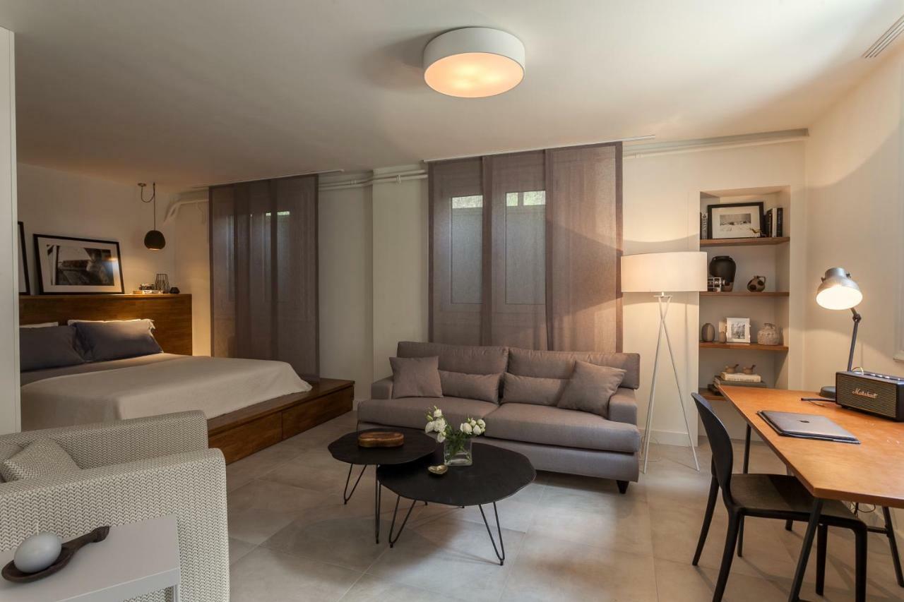 Unique Semi-Basement Stay At The Foot Of The Acropolis Athens Luaran gambar